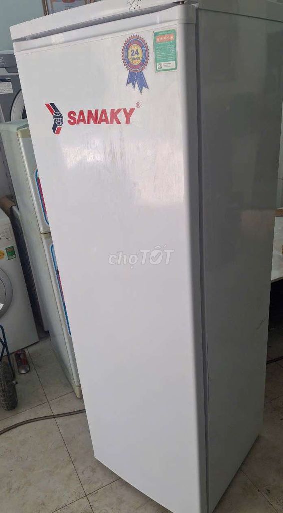 Tủ đông đứng Sanaky 230 lít. Mua bán Tủ lạnh tại Quận 4 Tp Hồ Chí Minh được đăng bởi Shop tủ lạnh máy giặt hình 1
