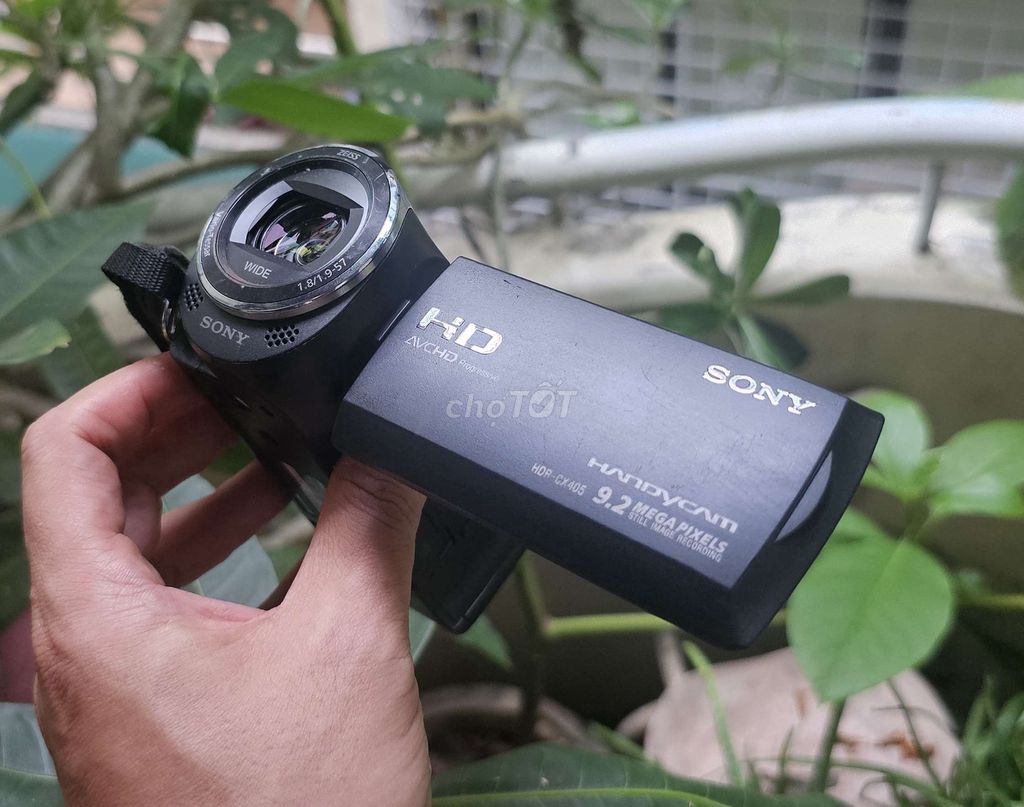 Sony HDR-CX405: màn 2.7 inch xoay 360°, Zoom 60x