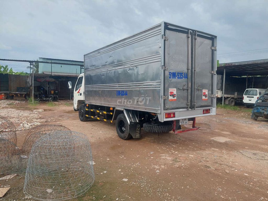 VEAM 1T9 2012 Thùng kín thùng Dài 4m5. Mua bán Xe tải, xe ben tại Quận Bình Tân Tp Hồ Chí Minh được đăng bởi Kính Xe Tải hình 3