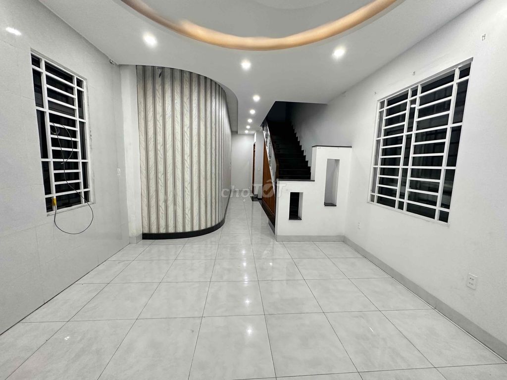 Cho thuê Mặt Bằng 1 hầm 2 lầu Mặt tiền đường Phạm Ngọc Thạch 20 triệu. Cho thuê văn phòng, mặt bằng kinh doanh tại Thành phố Thủ Dầu Một Bình Dương được đăng bởi Vũ Mão hình 1
