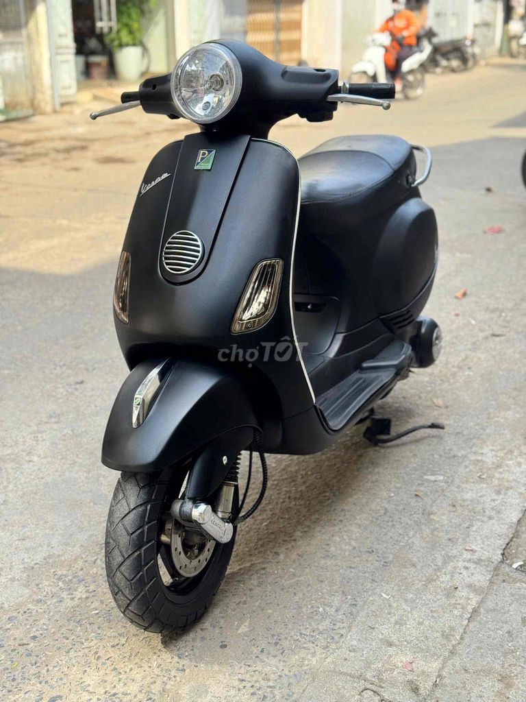 Piaggio Vespa LX 125 черный ie экономичный