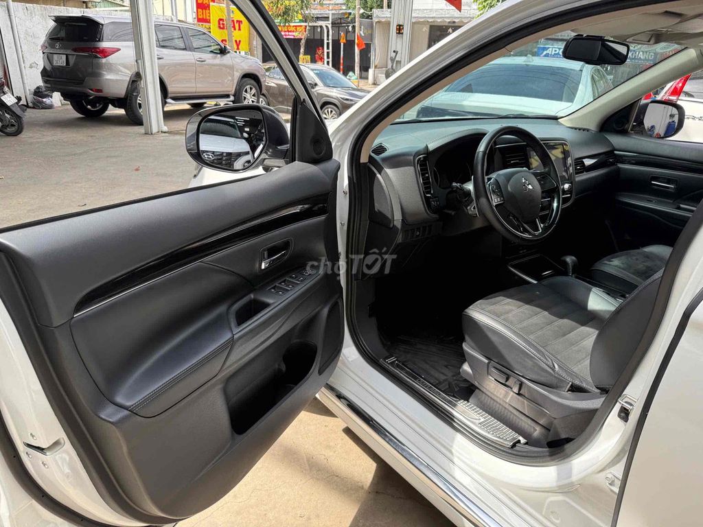 Mitsubishi Outlander CVT 2022 Trắng 77.000 Km. Mua bán Ô tô tại Thành phố Thủ Đức Tp Hồ Chí Minh được đăng bởi Long Auto Vạn Phúc hình 7