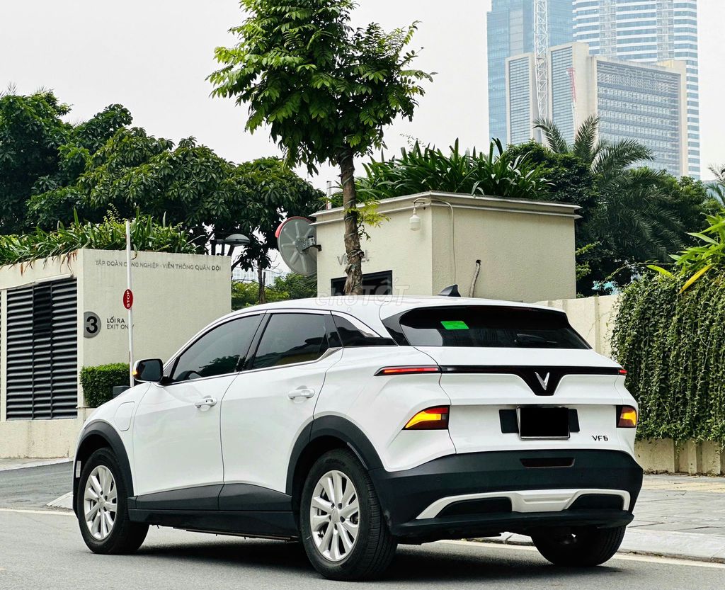 VinFast VF6 ECO 2025 Trắng. Mua bán Ô tô tại Quận Cầu Giấy Hà Nội được đăng bởi ĐẶNG QUANG HUY hình 7