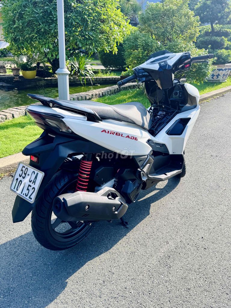 Honda Air Blade 160 2024, белый спортивный, 6000 км