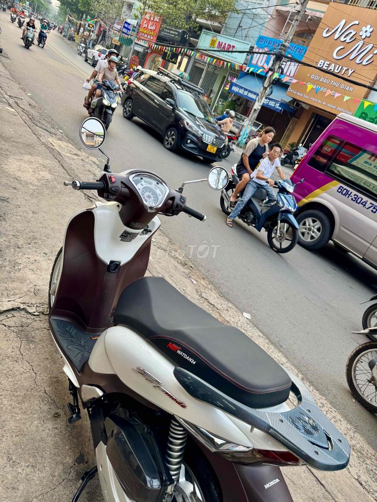 🔵🔵 SH Mode trắng nâu cuối 2014 rất đẹp có góp. Mua bán Xe máy tại Thành phố Biên Hòa Đồng Nai được đăng bởi XE MÁY CŨ THÀNH MỸ  hình 7