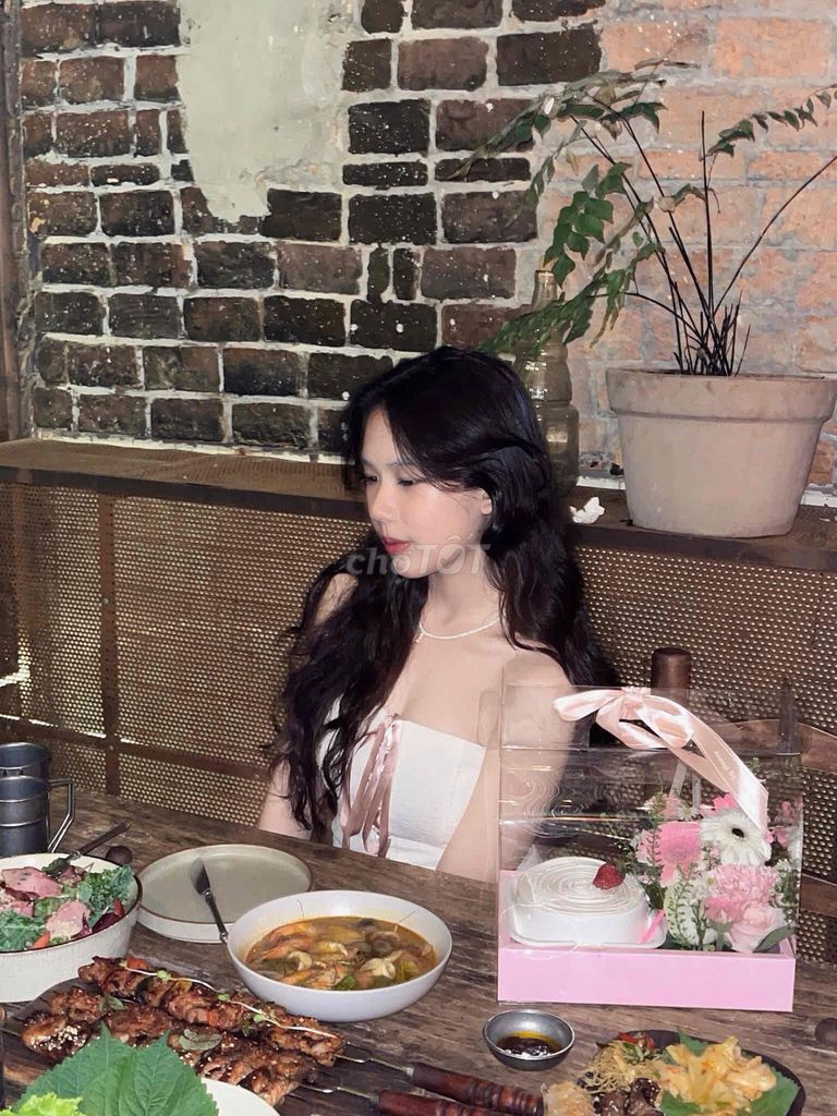 CARA CLUB - Áo cúp ngực nữ gấm trắng thắt nơ. Mua bán Quần áo tại Quận Bình Thạnh Tp Hồ Chí Minh được đăng bởi Bùi Linh Giang hình 1