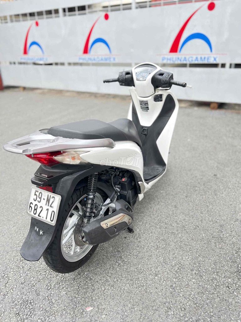 HONDA SH 150cc .ĐK 2016.BSTP .Smarkey- HỖ TRỢ GÓP. Mua bán Xe máy tại Quận Gò Vấp Tp Hồ Chí Minh được đăng bởi CẦM ĐỒ NĂM LINH hình 3