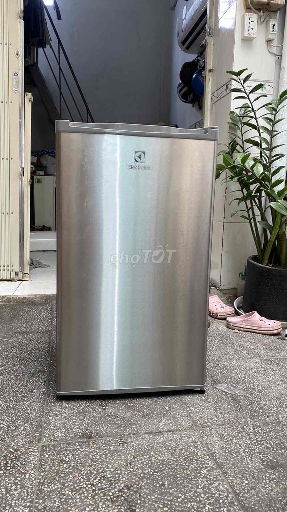 tủ lạnh electrolux 92l đẹp keng zin 100% bh 6 th