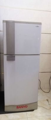 Bán tủ lạnh sanyo 160L hoạt động bình thường ạ