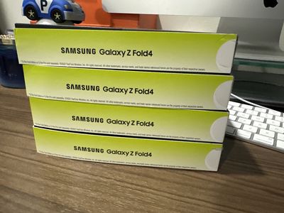 Samsung Z Fold 4 - 256GB bản Mỹ mới 100%