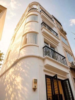 Bán Nhà Quận 1 - 5 Tầng Full Nội Thất - Gần Hoàng Sa - 40M2 Chỉ 7,9 ty