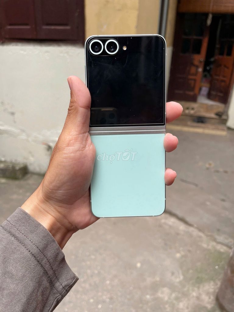 Samsung Galaxy Z Flip 6 Xanh bạc hà 98%. Mua bán Điện thoại tại Huyện Thanh Trì Hà Nội được đăng bởi sĩ hình 1