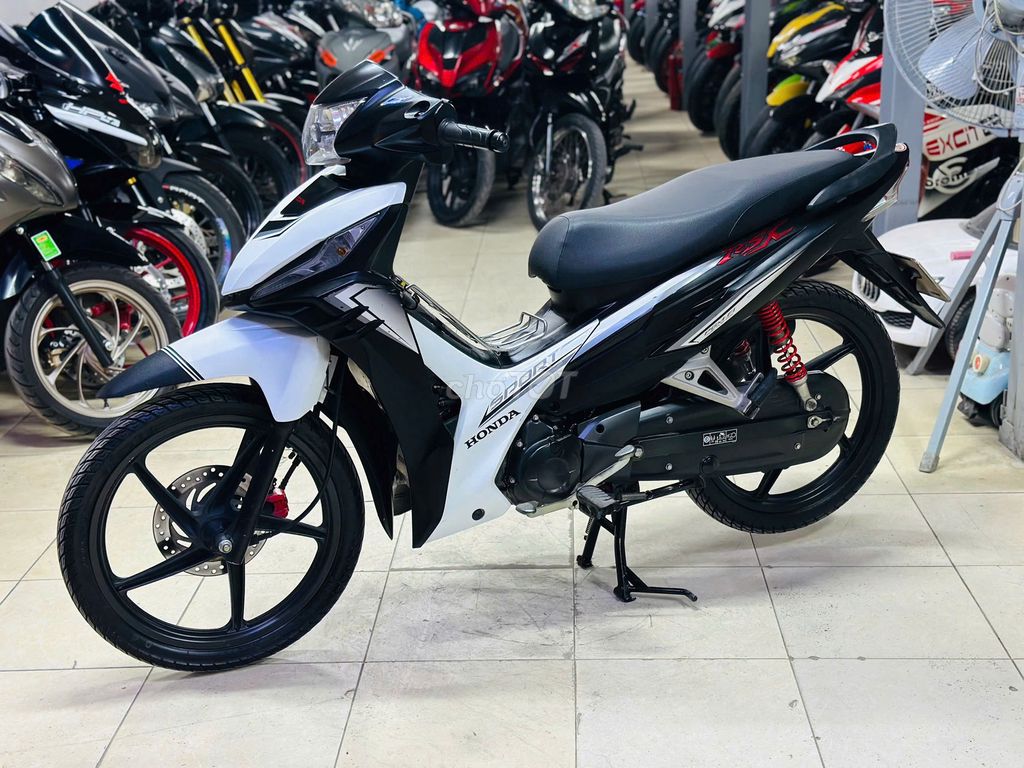 XE MÁY THỊNH PHÁT - WAVE RSX FI TRẮNG ĐEN V.ĐÚC. Mua bán Xe máy tại Quận Bắc Từ Liêm Hà Nội được đăng bởi XE MÁY THỊNH PHÁT XE LƯỚT GIÁ RẺ hình 4