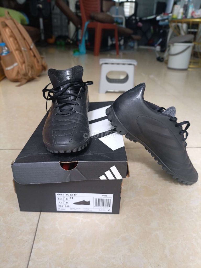 Bán Giày bóng đá Adidas sịn mới chỉ 380k. Mua bán Giày dép tại Quận Lê Chân Hải Phòng được đăng bởi Nguyễn Trọng Khánh hình 1