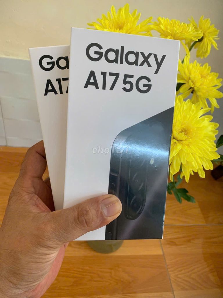 Samsung Galaxy A17 5G,Ram8/256GB Đen. Mua bán Điện thoại tại Quận Ninh Kiều Cần Thơ được đăng bởi Trần Văn Út hình 1