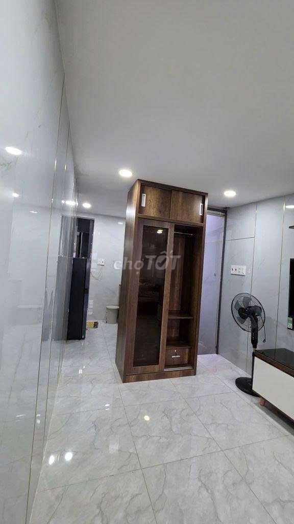 nhà nc mới full nội thất Xịn tr 2 lầu 2pn 3vs ng.Thị Minh khai p5 Q3