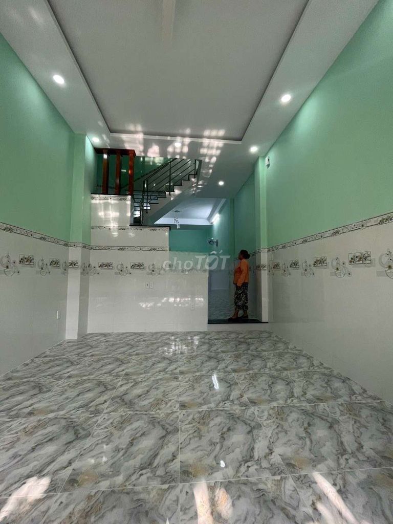 Cho thuê nhà mới 3pn 8tr hồ văn long