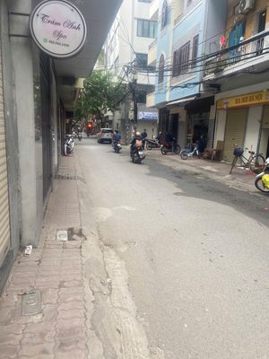 Cần tiền -Bán gấp-Đất đường Lạc Hồng,Hà Nội