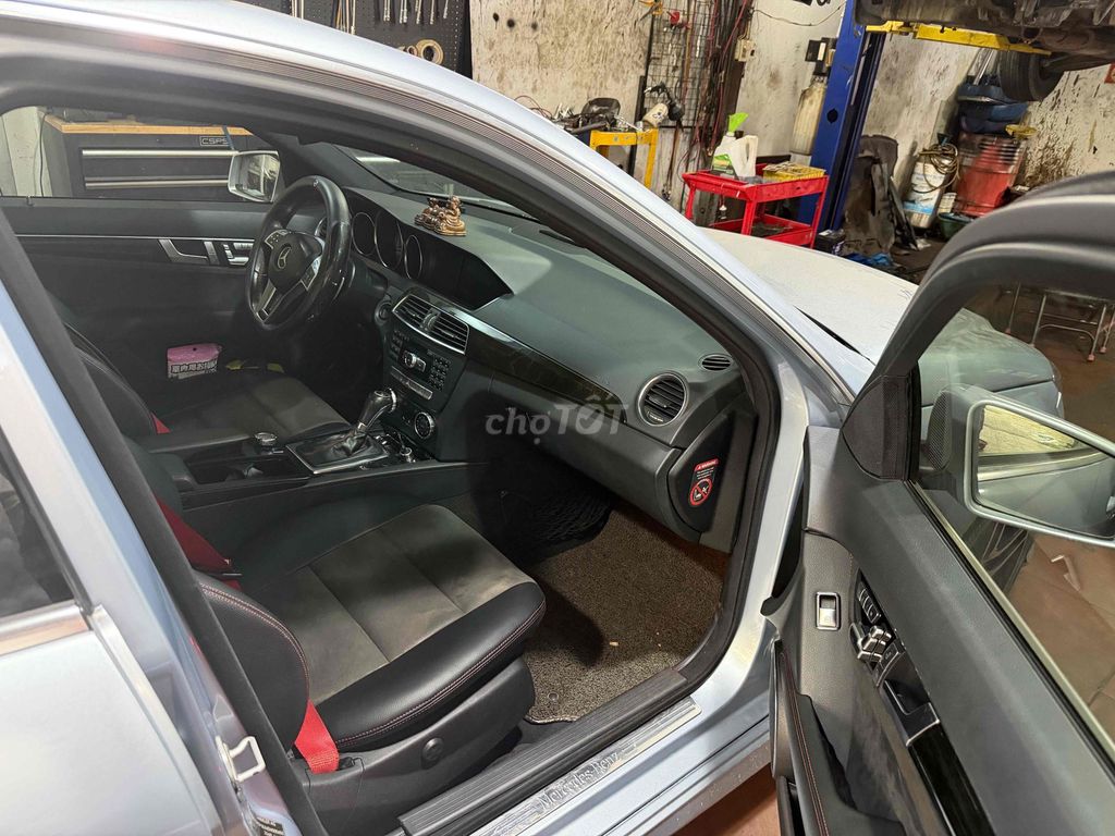 Mercedes-Benz C300 AMG 2013 Bạc 154284 km. Mua bán Ô tô tại Quận 7 Tp Hồ Chí Minh được đăng bởi Tuan hình 13