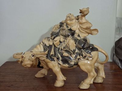 Thanh lý tượng Đá Dilac cầm vàng. Mua bán Đồ sưu tầm, đồ cổ tại Quận Hải Châu Đà Nẵng được đăng bởi Thanh lý đồ gỗ