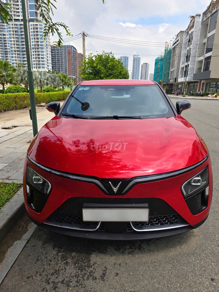 VINFAST VF7 S 2024 Батарея выкуплена, зарядка в комплекте, юрлицо, контрактный, пробег минимальный