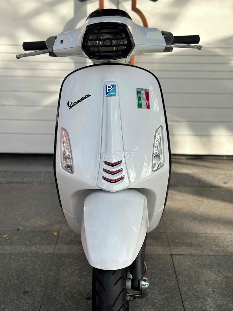 vespa sprin máy móc nguyên zin sang tên nhanh gọn. Mua bán Xe máy tại Quận Hải Châu Đà Nẵng được đăng bởi gold hình 2