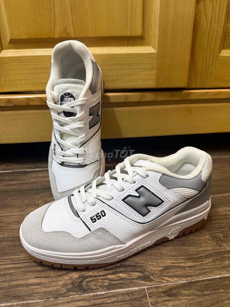Giày thể thao New Balance 550 Trắng Xám. Mua bán Giày dép tại Thành phố Cà Mau Cà Mau được đăng bởi Hòa Lê hình 1