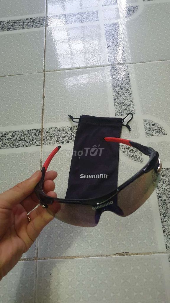 Kính thể thao Shimano Đen đỏ Unisex. Mua bán Phụ kiện thời trang khác tại Quận 12 Tp Hồ Chí Minh được đăng bởi Nguyễn Huy Hải hình 1