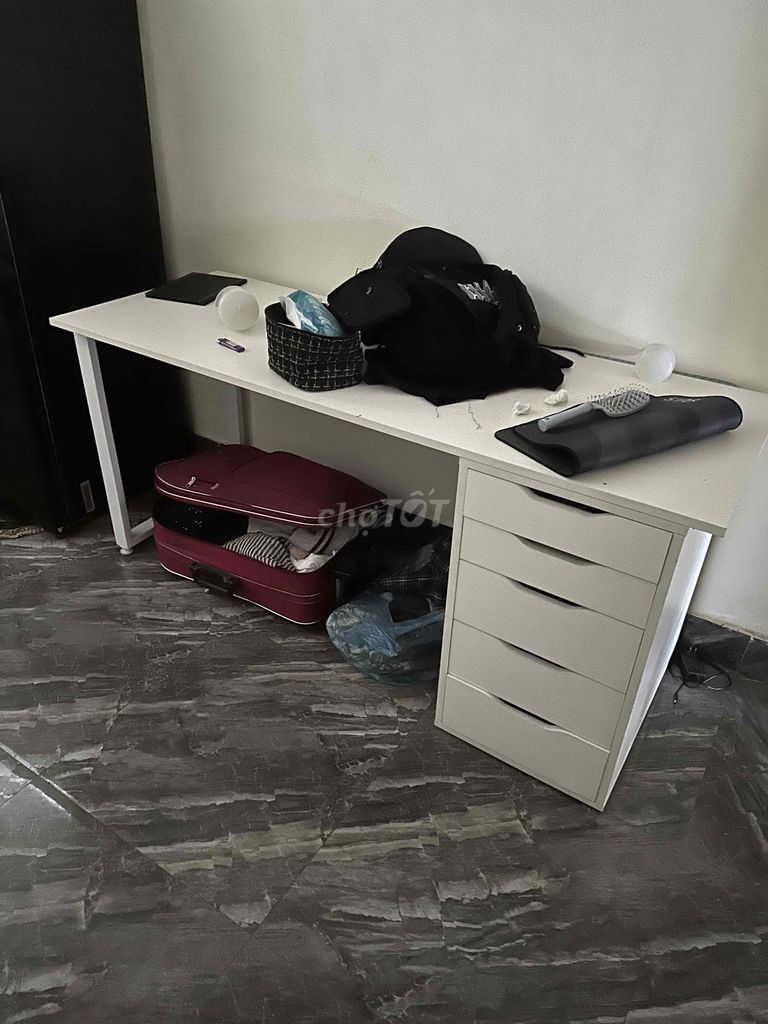 Bàn làm việc IKEA Trắng 1m6 1 tủ. Mua bán Bàn ghế tại Huyện Krông Năng Đắk Lắk được đăng bởi Le Khac Luc hình 1