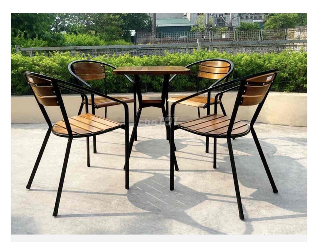 THANH LÝ NHANH 2 BỘ BÀN ĐẸP- GIẢI PHÓNG MẶT BẰNG. Mua bán Bàn ghế tại Thành phố Hội An Quảng Nam được đăng bởi Hồng Phan Thị hình 1