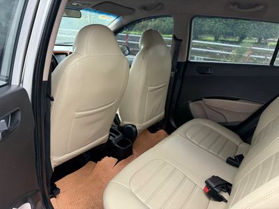 Hyundai i10 2014 số sàn màu bạc. Mua bán Ô tô tại Huyện Yên Khánh Ninh Bình được đăng bởi Đức trí