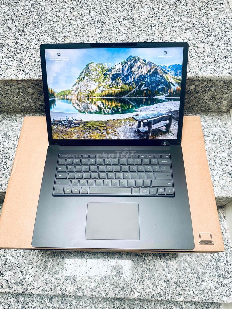 Surface Laptop 4 15in i7/32/1TB like new