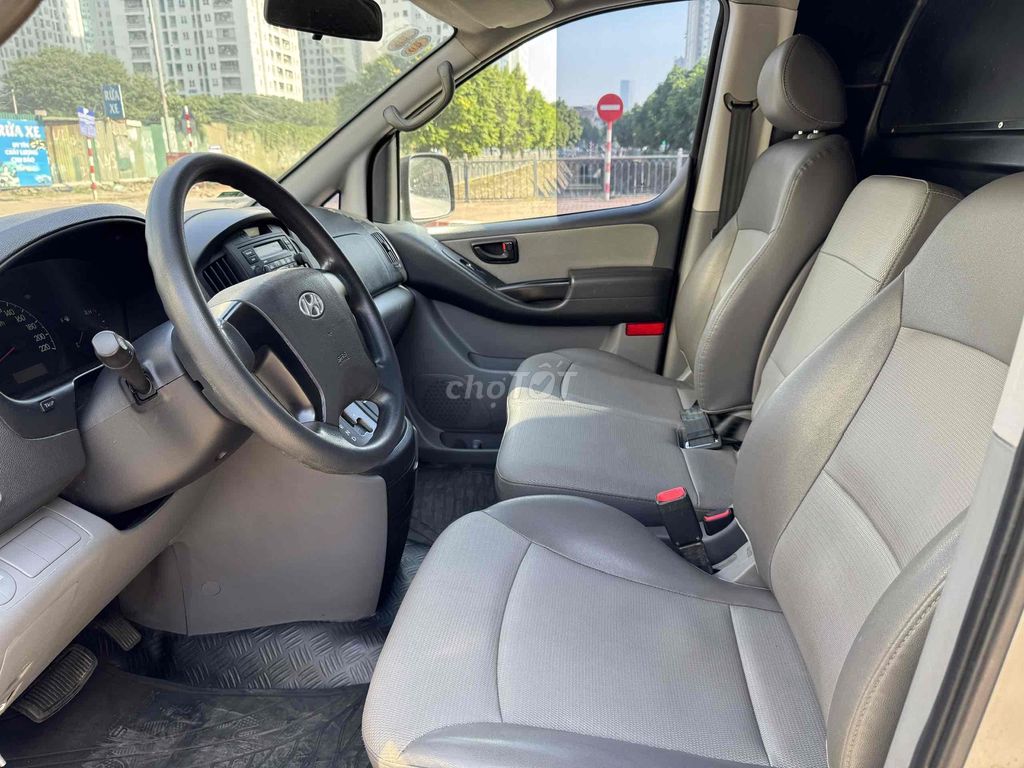 Hyundai Grand Starex 2011 Van 3 chỗ máy dầu AT. Mua bán Ô tô tại Quận Bắc Từ Liêm Hà Nội được đăng bởi Tô Văn Tiến hình 9