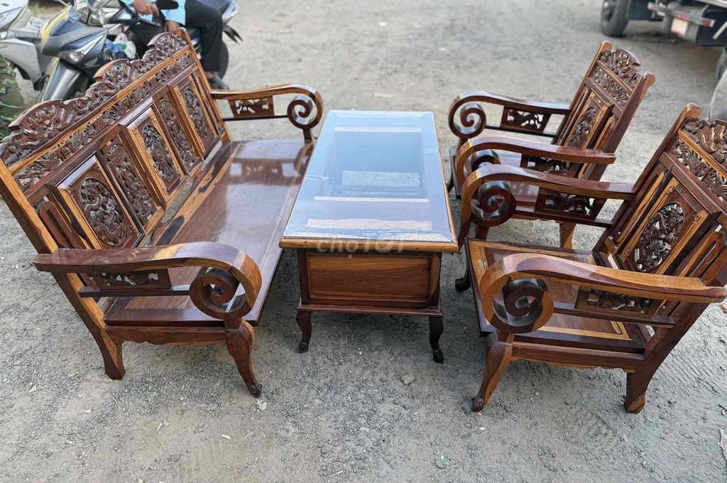 Bộ bàn ghế gỗ xưa. Mua bán Bàn ghế tại Quận Thanh Khê Đà Nẵng được đăng bởi Kiều Lê hình 1