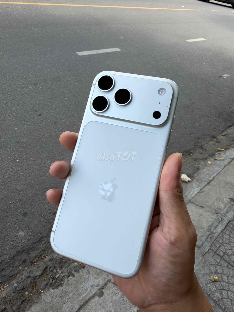 Apple iPhone 17 Promax Trắng Việt Nam 100%. Mua bán Điện thoại tại Quận Hải Châu Đà Nẵng được đăng bởi TH hình 1