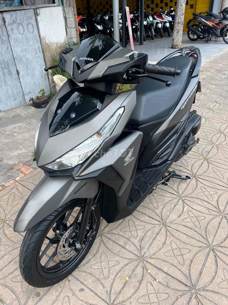 Vario 150 đời 2017 mẫu cũ màu vàng cát.