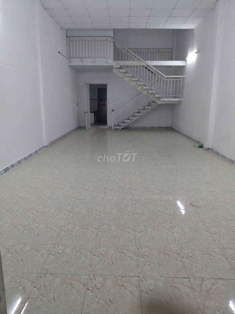Дом 5х20м, этаж с антресолью, 2 спальни, 2 санузла, новый и красивый, район Тай Тхань