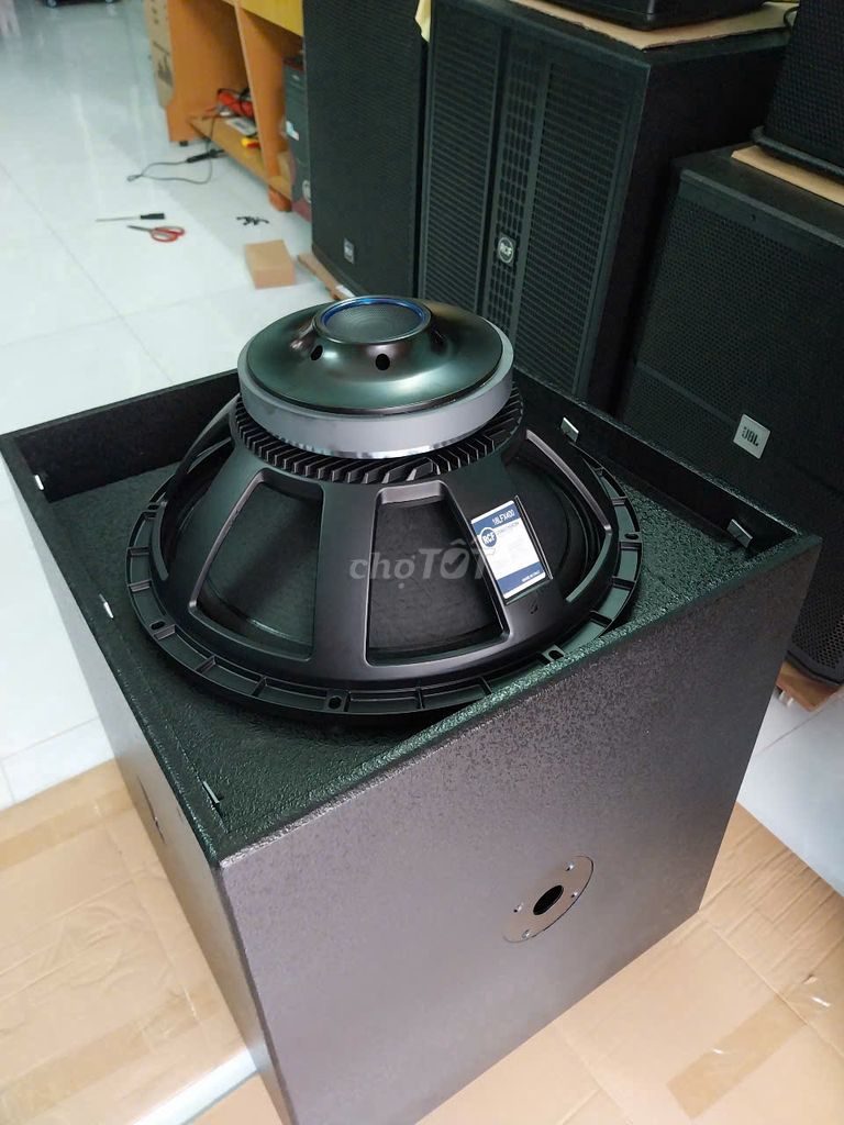 Loa sub điện Rcf bass 50 côn 100 vỏ ván ép-new