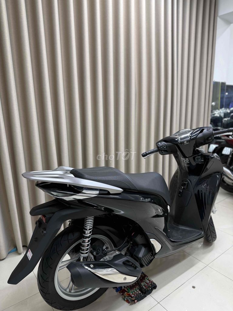 Honda SH 125 2024 Đen. Mua bán Xe máy tại Quận Thanh Khê Đà Nẵng được đăng bởi THẾ MẪN CHUYÊN XE LƯỚT CÓ BÁN TRẢ GÓP  hình 4