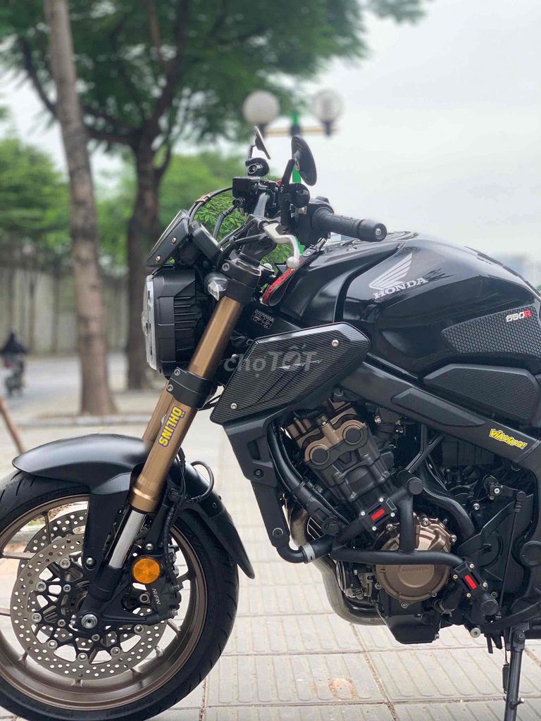 HONDA CB 650R xe đẹp lướt pkl có đồ chơi biển 29. Mua bán Xe máy tại Quận Cầu Giấy Hà Nội được đăng bởi Tong motor xe may hình 4