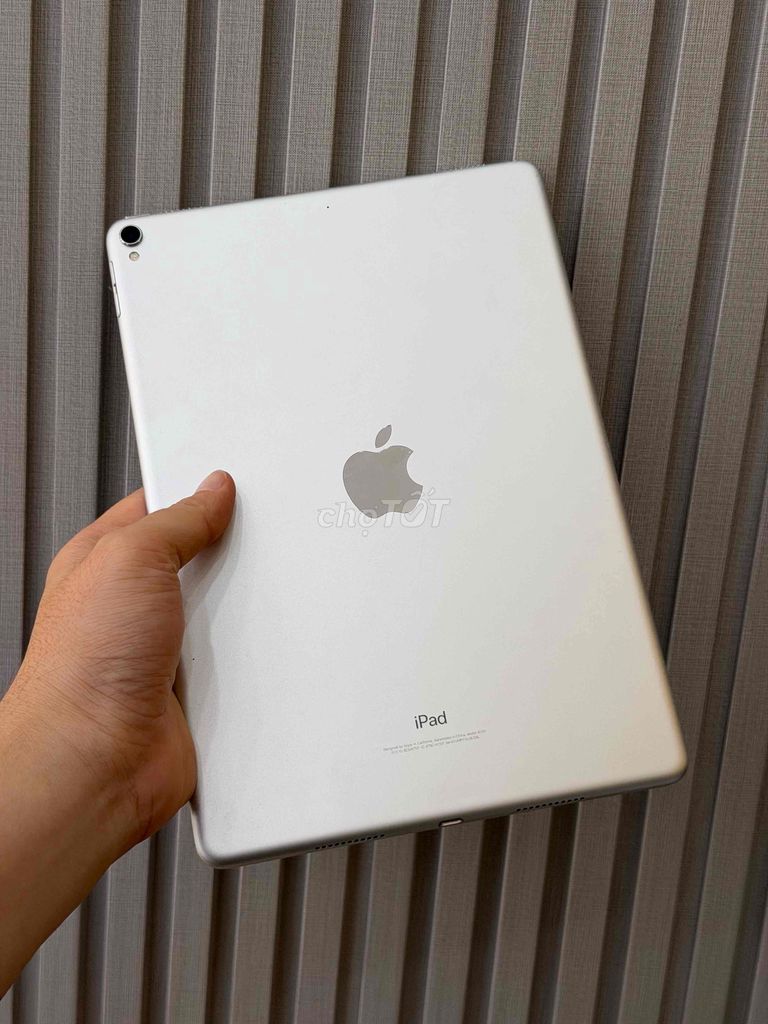 iPad Pro 10.5 Wifi 64GB Bạc Màn 120hz rentina. Mua bán Máy tính bảng tại Quận Ninh Kiều Cần Thơ được đăng bởi Quý Mobile Cần thơ hình 1