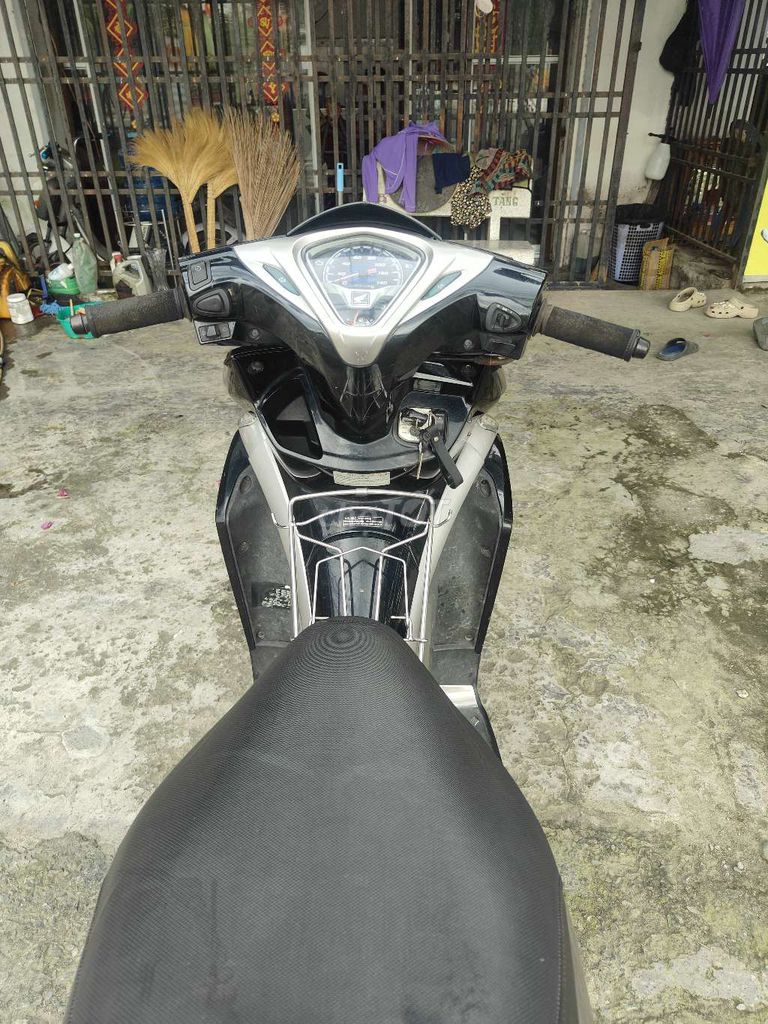 HONDA AIRBLADE FI MÁY ZIN ÊM. Mua bán Xe máy tại Huyện Bình Tân Vĩnh Long được đăng bởi MƯỜI   BÌNH TÂN VL hình 2