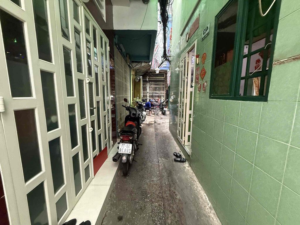 Аренда · 2 комн. · 28 м² · Quận 1, ул. Đường Đặng Trần Côn