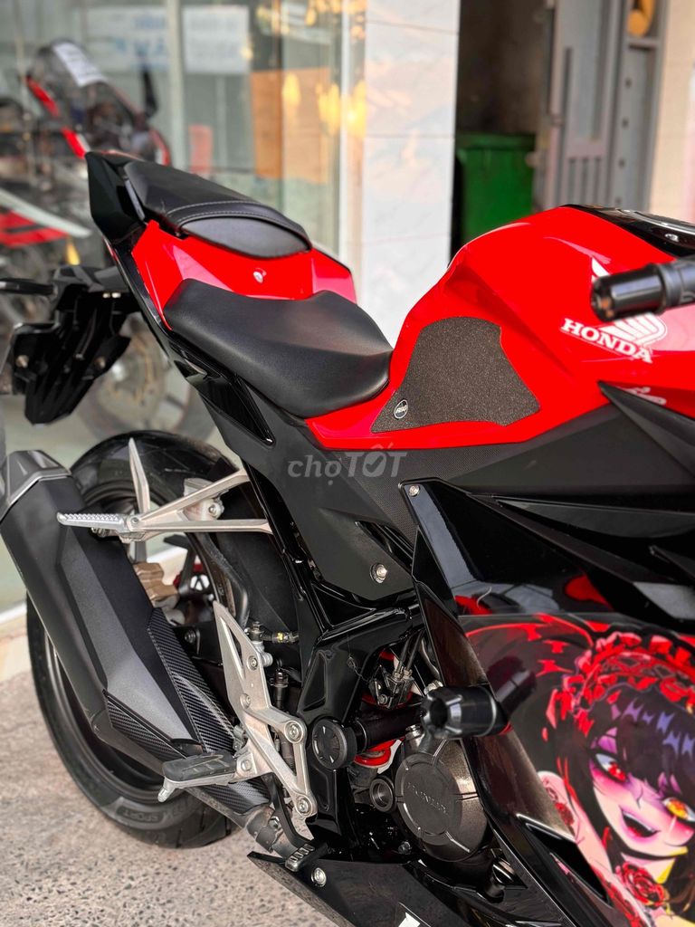 Honda CBR150R ABS 2025 Đỏ đen 3000 km. Mua bán Xe máy tại Quận Bình Tân Tp Hồ Chí Minh được đăng bởi Việt Motor Bình Tân hình 3