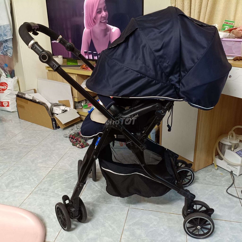 Xe đẩy em bé Combi Xanh đen. Mua bán Mẹ và bé tại Quận Hoàng Mai Hà Nội được đăng bởi Dũng Nguyễn Việt hình 1