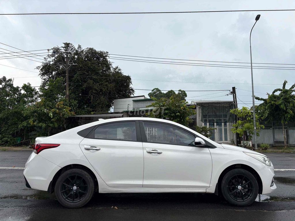 Hyundai Accent белый, механика, бензин, 5 мест, 2019
