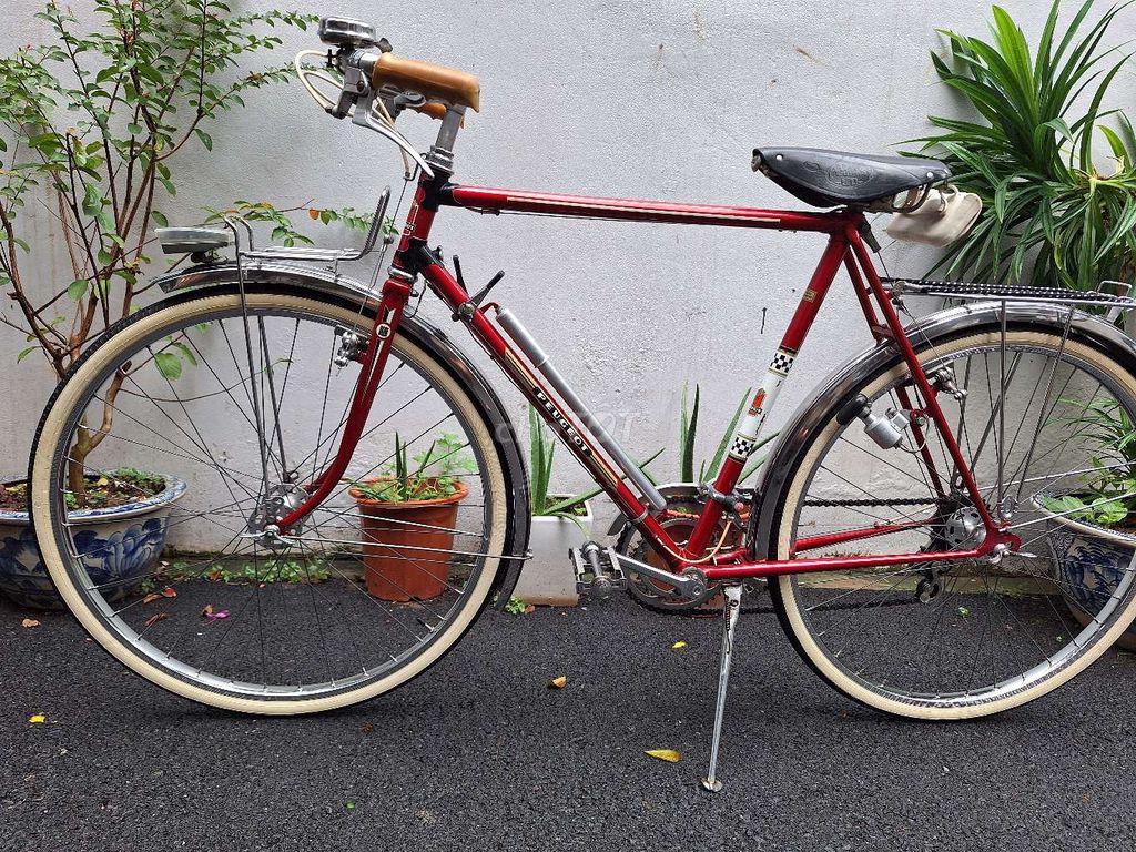 Peugoet nam đỏ đun đời 1972 zin 100%.. Mua bán Xe đạp tại Quận Tây Hồ Hà Nội được đăng bởi Nguyễn Tuấn Long hình 3