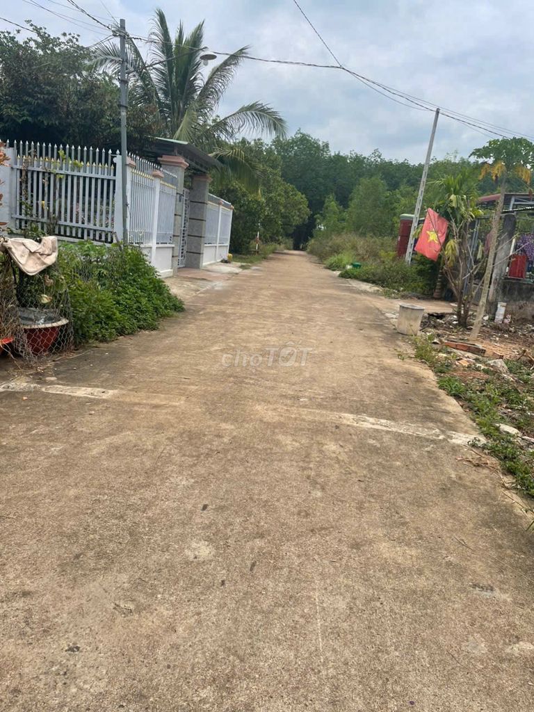GĐ CẦN BÁN GẤP LÔ ĐẤT, ẤP 1 TIẾN HƯNG GIÁ 720TR. Mua bán đất tại Thành phố Đồng Xoài Bình Phước được đăng bởi Phạm Hạnh hình 1