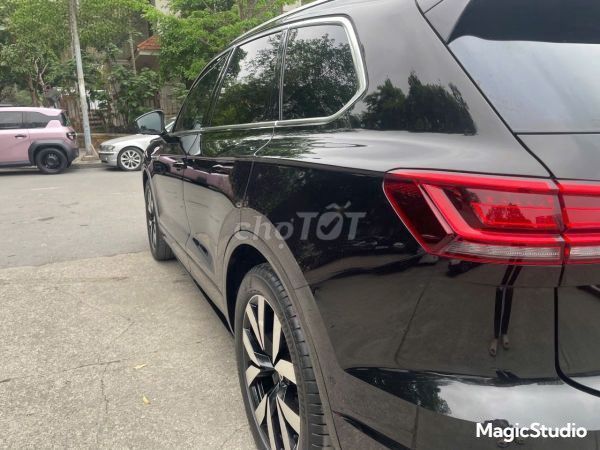 Volkswagen Touareg Luxury 2.0 TSI 2023 - 1 Тыл 888