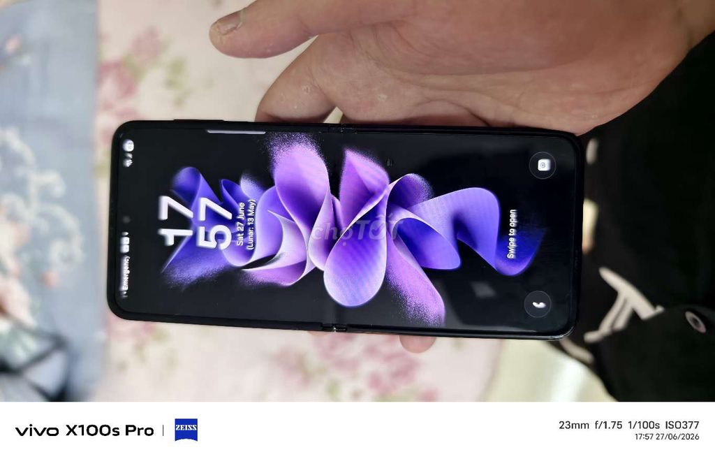 Samsung Galaxy Z Flip3 5G Đen. Mua bán Điện thoại tại Quận Hoàng Mai Hà Nội được đăng bởi Phạm Trần Gia Khánh hình 1